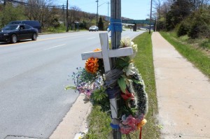 “爸爸ü小姐”被潦草地写在炼油厂附近的纪念。