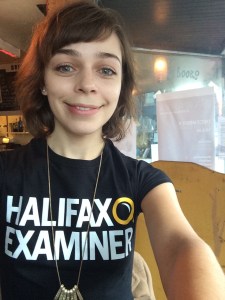 希拉里·博蒙特，造型师。