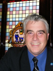 这可能就是那个从爆炸中找到东西的帕特里克·墨菲。