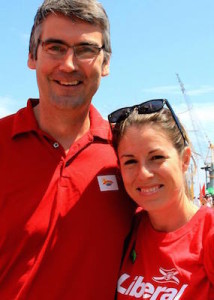 史蒂芬·麦克尼尔总理和他的战略运营总监克里斯坦·海恩斯。