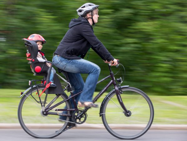 照片从http://blog.young-germany.de/2013/07/german-bike-culture-biking-with-babies/