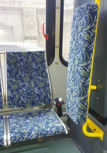 哈利法克斯运输公司的后面向单点约束系统的图片，自2012年以来在所有获得的公交车上。