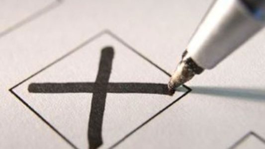 在选票上标记“X”的笔