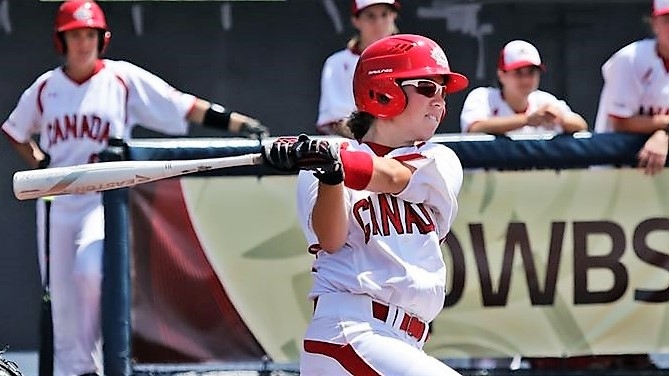 凯尔西·拉洛尔在女子棒球世界杯上打出了她的第二个本垒打