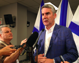 史蒂芬·麦克尼尔的照片