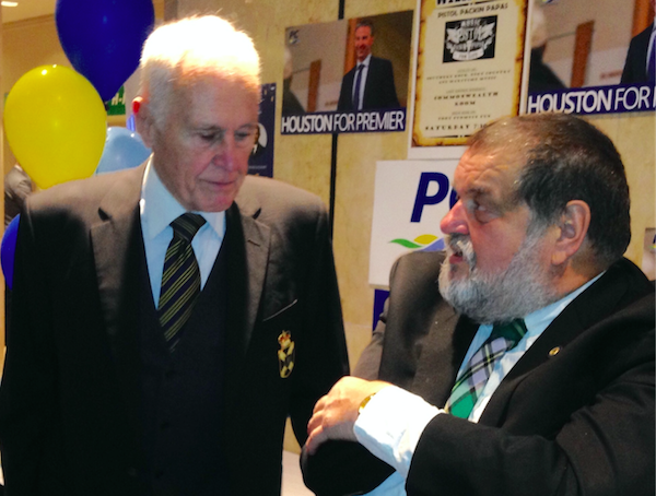 2019年，前总理约翰·哈姆(John Hamm)与MLA Alphie MacLeodat举行官方活动。詹妮弗·亨德森摄