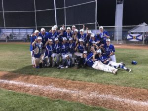 新斯科舍队在赢得U17全国冠军后合影。