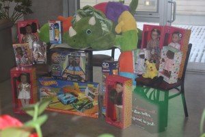 玩具作为圣诞礼物捐赠给被监禁的父母的孩子