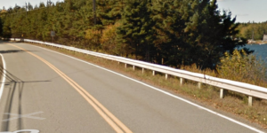 在333号公路上，没有路肩。