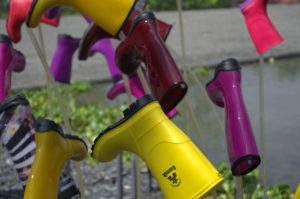 五颜六色的靴子