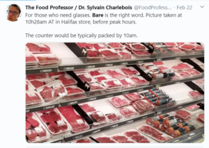 肉柜台的照片与一些差距的