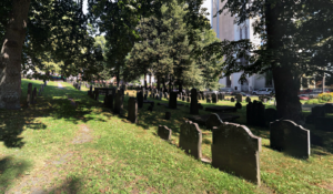 在哈利法克斯的老埋葬地面的耳机