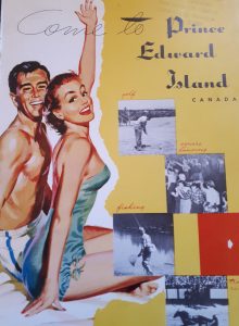 古色古香的旅游指南封面上穿着泳衣的快乐男女