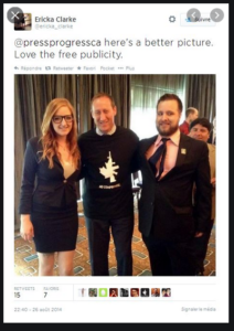 彼得·麦凯穿着NFA的t恤