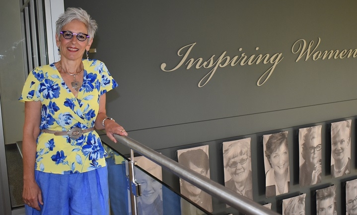 珍妮特·康威博士，圣文森特大学南茜女性研究主任