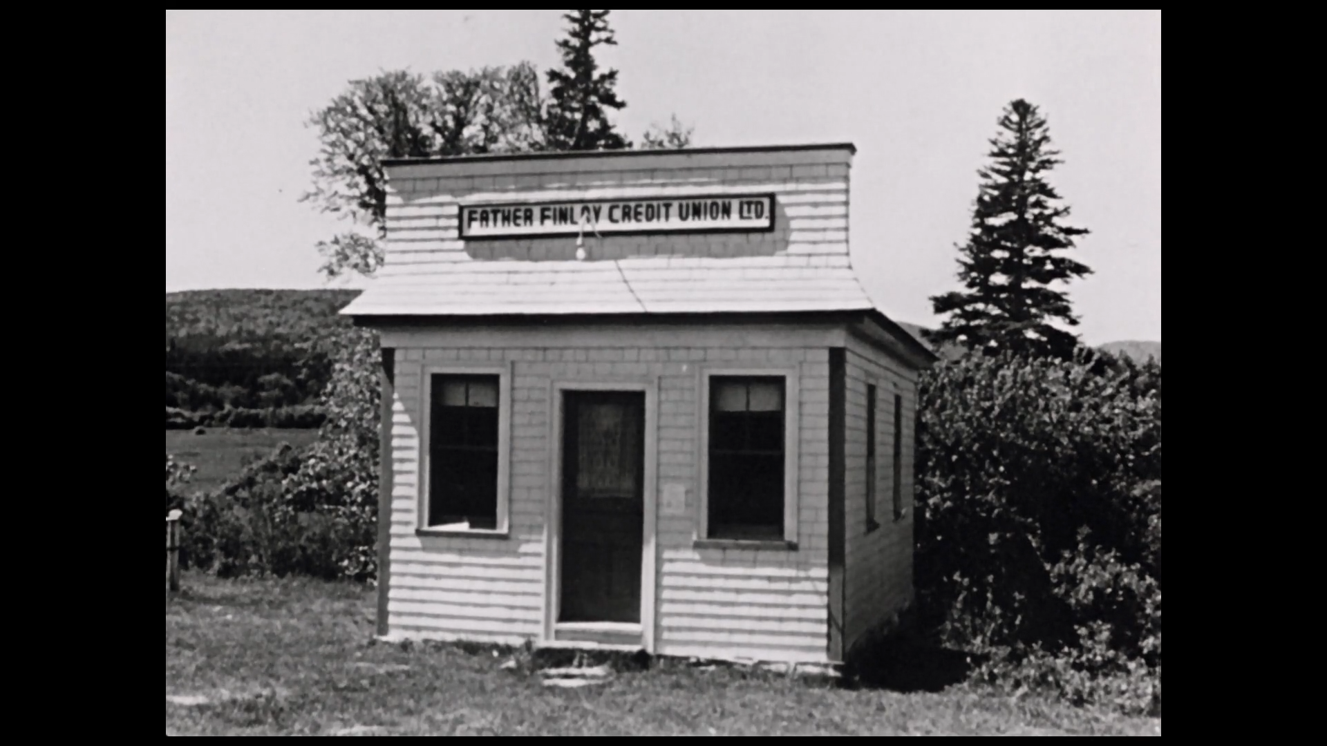 小木屋上写着芬利神父信用社