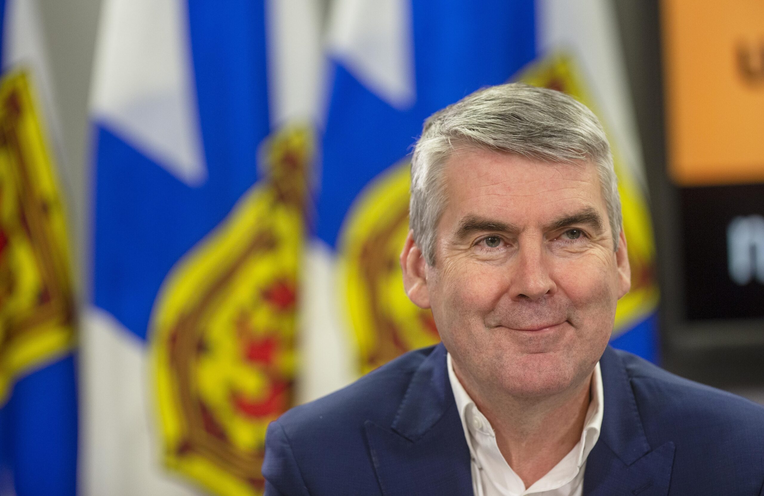 斯蒂芬·麦克尼尔二月拍摄的照片。他笑得像只吃了金丝雀的猫。