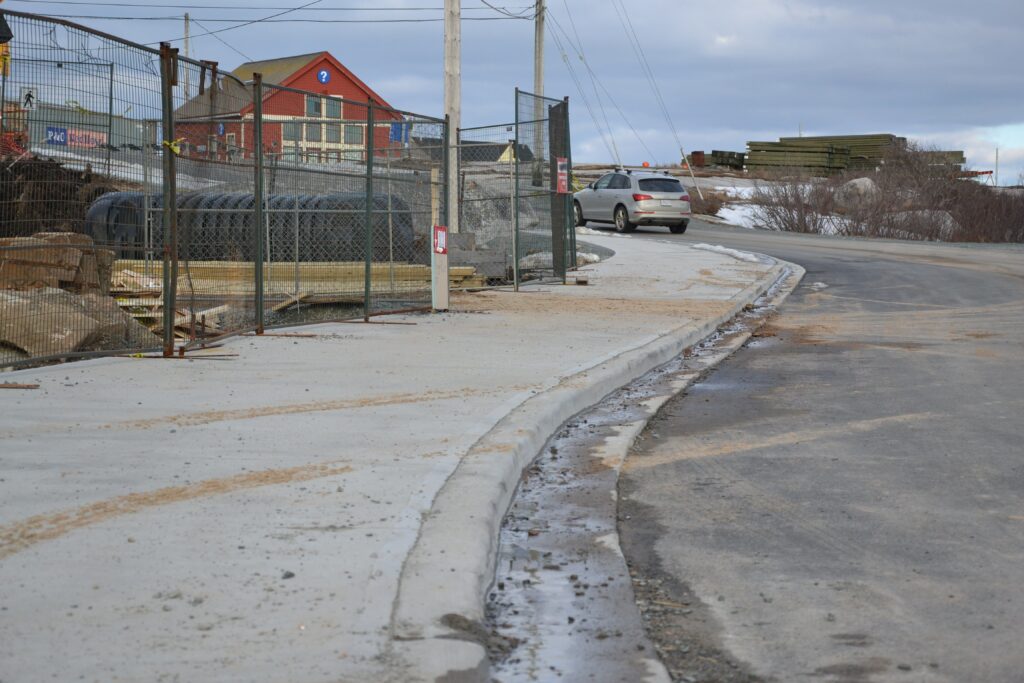 佩吉湾今年新建了更宽的人行道。