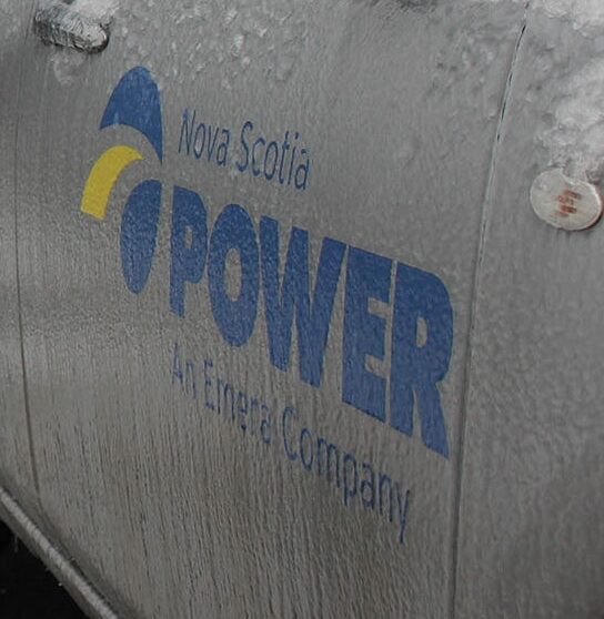 电动汽车车门上有NS Power的标志