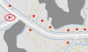 显示靠近的房子的地图标有红色星的路。