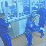 粒状的警察摄像机射击