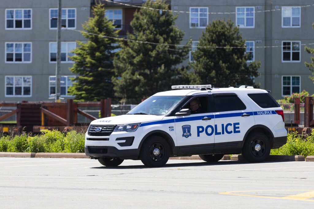 哈利法克斯地区警察巡洋舰on a sunny day in June 2021. It's parked in a parking lot, and the capital letters of 