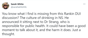 来自Sarah White的推文，说你知道我发现的遗漏了这个Rankin Dui讨论吗？NS饮用的文化。他宣布坐在斯特朗博士旁边，负责公共卫生。谈论它可能是一个很好的时刻，它的伤害是。只是一个想法。