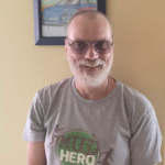 西蒙•斯奈德微笑