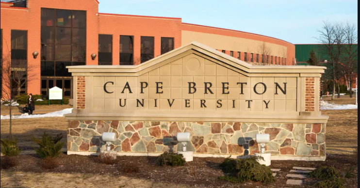 标志上写着布雷顿角大学