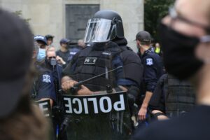 警察骚乱队准备好了