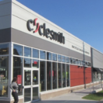 外面Cyclesmith在一个阳光明媚的一天