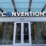 会议中心的前门