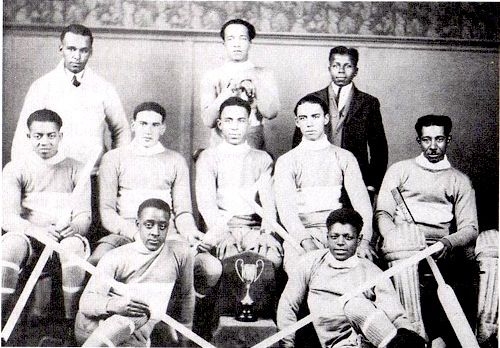 特鲁罗维多利亚队(原名特鲁罗酋长队)，彩色曲棍球联盟冠军，大约在20世纪20年代。(前左右):Fredrick“Ted”Dorrington，和Walter (Simmonds) Clyke。(中左至右):圣克莱尔“潘西”Byard, Lloyd Talbot, Wilfred Jordan, Palmer Jordan，和Ansel Clyke。(后面从左到右):Edward“Eddie”Clyke, Stanley“Buster”Clyke，和Joseph (Clyke) Paris，经理。