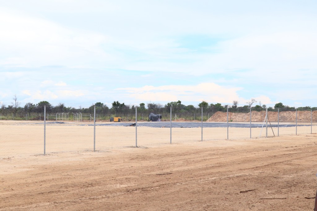 位于纳米比亚北部的ReconAfrica油气钻井废水场。照片:罗伯•帕克