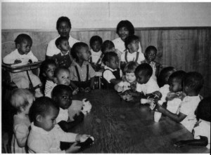 这张照片摄于前新斯科舍省有色儿童之家。