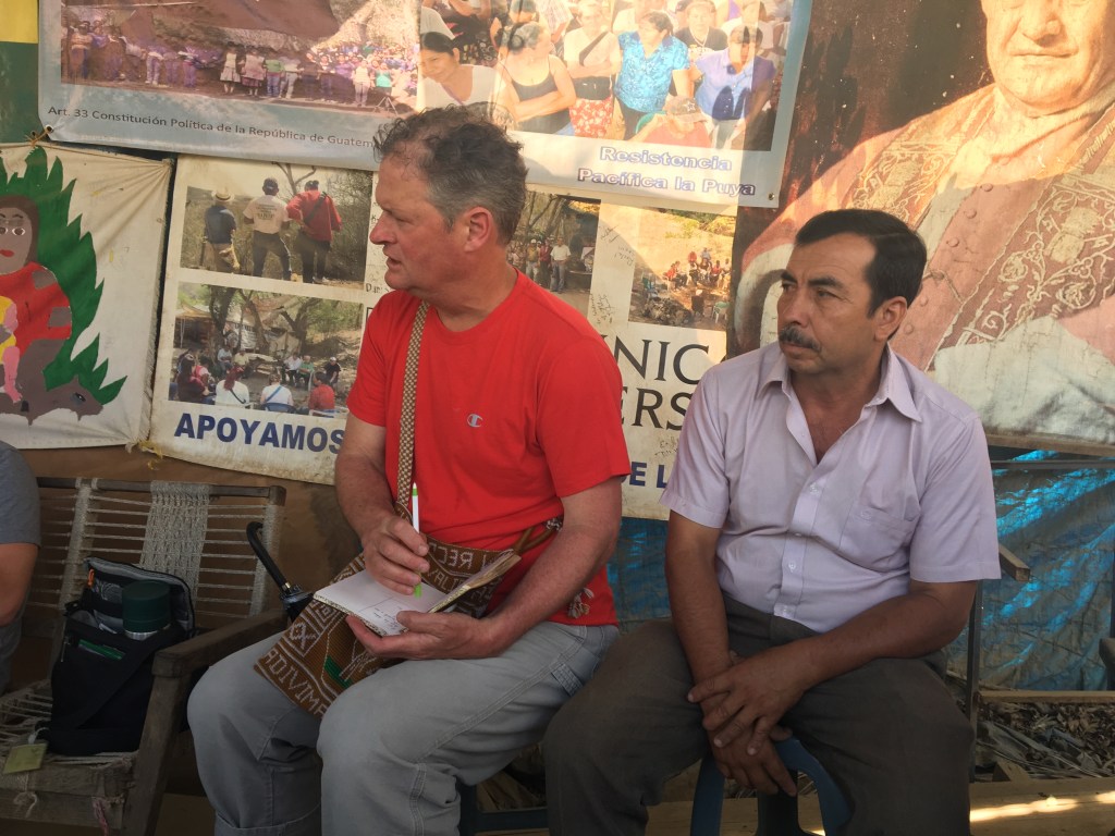 左边是《证词》的编辑格雷厄姆·罗素，右边是阿尔瓦罗·桑多瓦尔。图片:Catherine Nolin