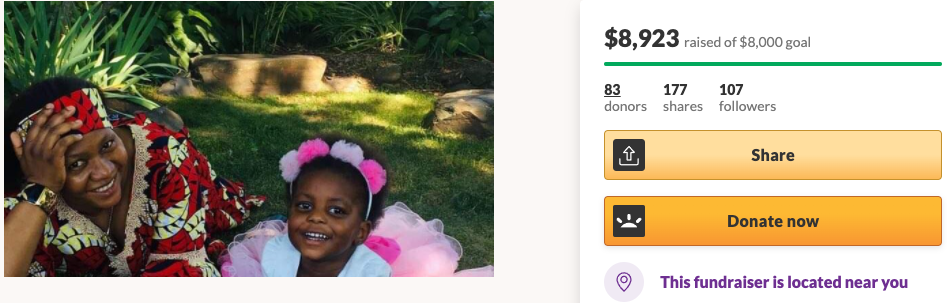 左边是alphonsin Masika的照片，他穿着传统的非洲服饰，红色、灰白色和黑色的图案。左边是alphonsin Masika的一个女儿，身穿粉白相间的短裙，头戴同色系的头巾。这张照片来自Go Fund Me页面，显示该家庭已经筹集了8923美元。