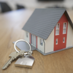 带玩具屋的钥匙链