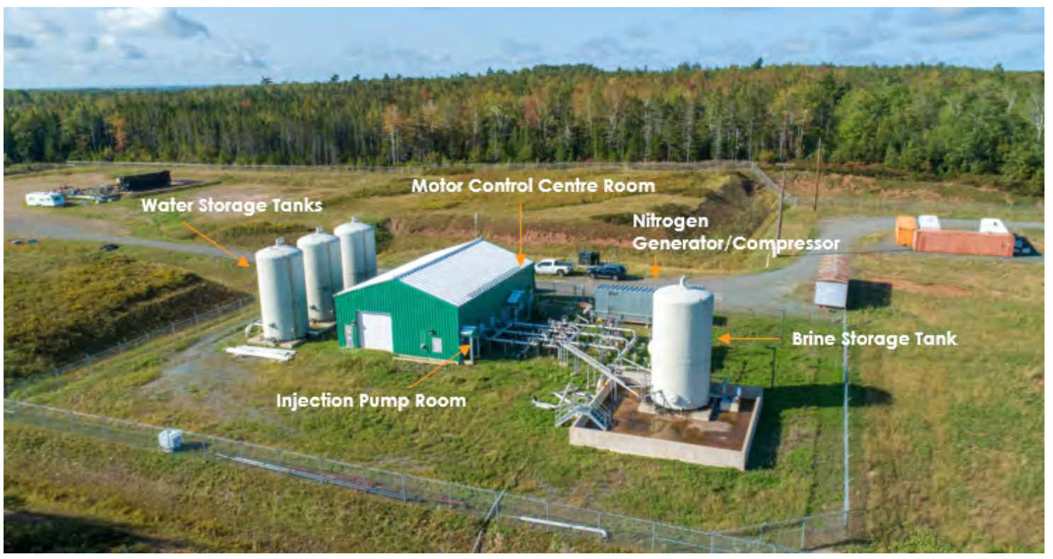 附近有坦克的建筑