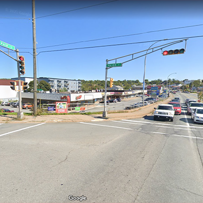 Smitty的餐厅位于韦斯特斯帕尔的主要街道和主要街道，迈克桑福德于1998年4月克里克约翰逊的汽车