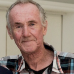 Dereck Day，一个年长的白人，微笑着