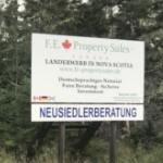 标志广告F. E.房地产销售，其中大多数是用德语编写的