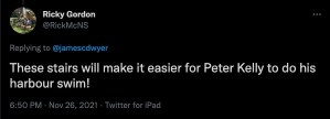 里奇·戈登在推特上说这些楼梯可以让彼得·凯利更方便地进行港口游泳