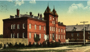 一栋两层的红砖建筑