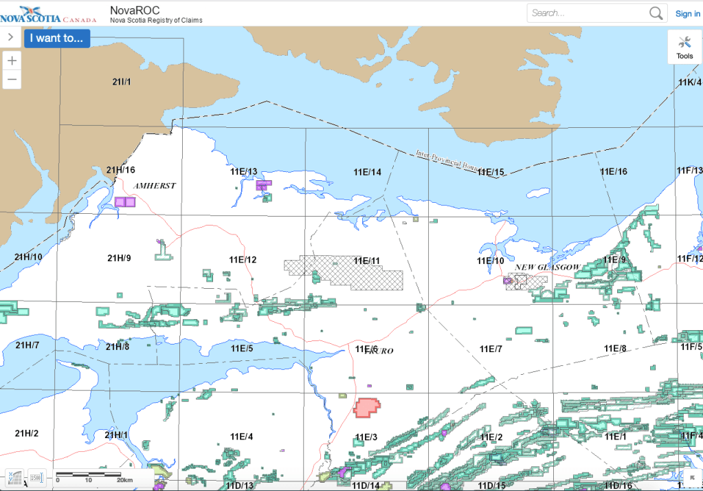这是新斯科舍省索赔登记处(NovaROC)地图的截图，显示了该省计划促进矿产勘探的沃里克山项目的大型“封闭区域”(纵横交错的标记)。