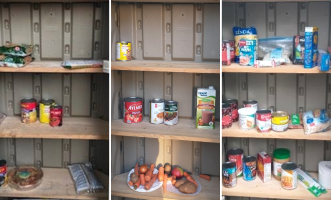 里面有三个便携式食品储藏室，有坚固的塑料墙和木架子。里面的商品很少，货架上有很多空的地方。