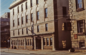 一座古老的砖房