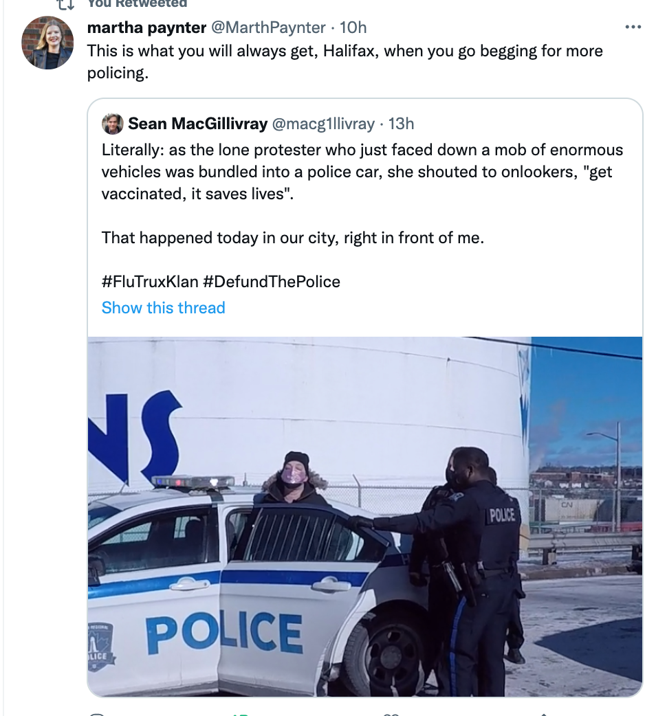 一名女子在哈利法克斯市中心的抗议活动中被捕的截图