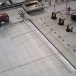 由多指生产的锯齿状的线的特写镜头