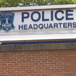 一面砖墙上写着“哈利法克斯警察总部”的牌子